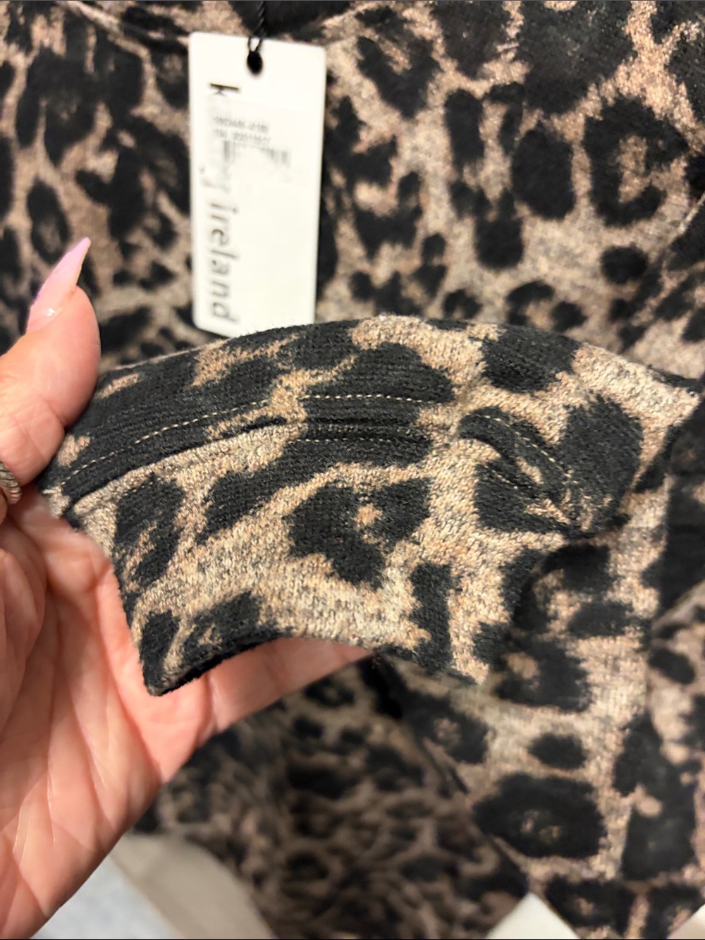 Leopard-Print Button-Shoulder Sweatshirt - Picture 4 of 4